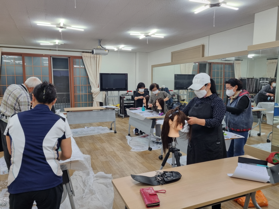 2023 우성면 상반기 프로그램 "용봉리 헤어컷 심화" 이미지